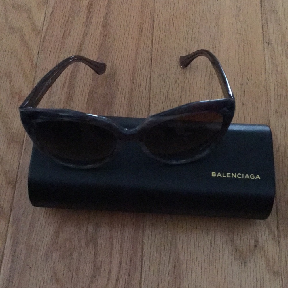 Balenciaga grey sunglasses LN